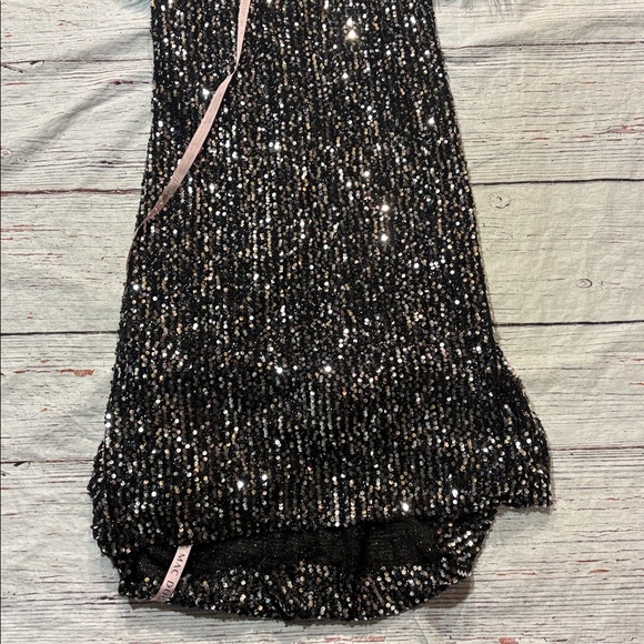 NWT Mac Duggal Long Sleeved Sequined Gown Dress V-Neck Black Silver 26445 - Picture 9 of 10